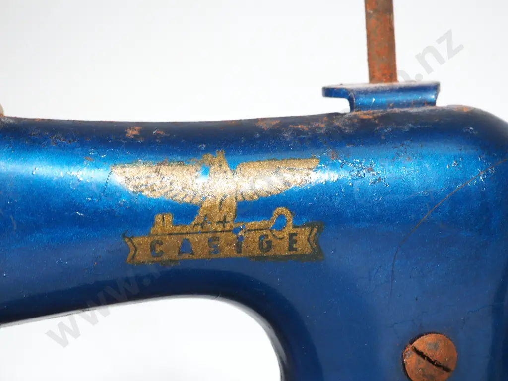 Vintage Royal Blue Childs Hand-Crank West German Sewing Machine A/F Image 1++