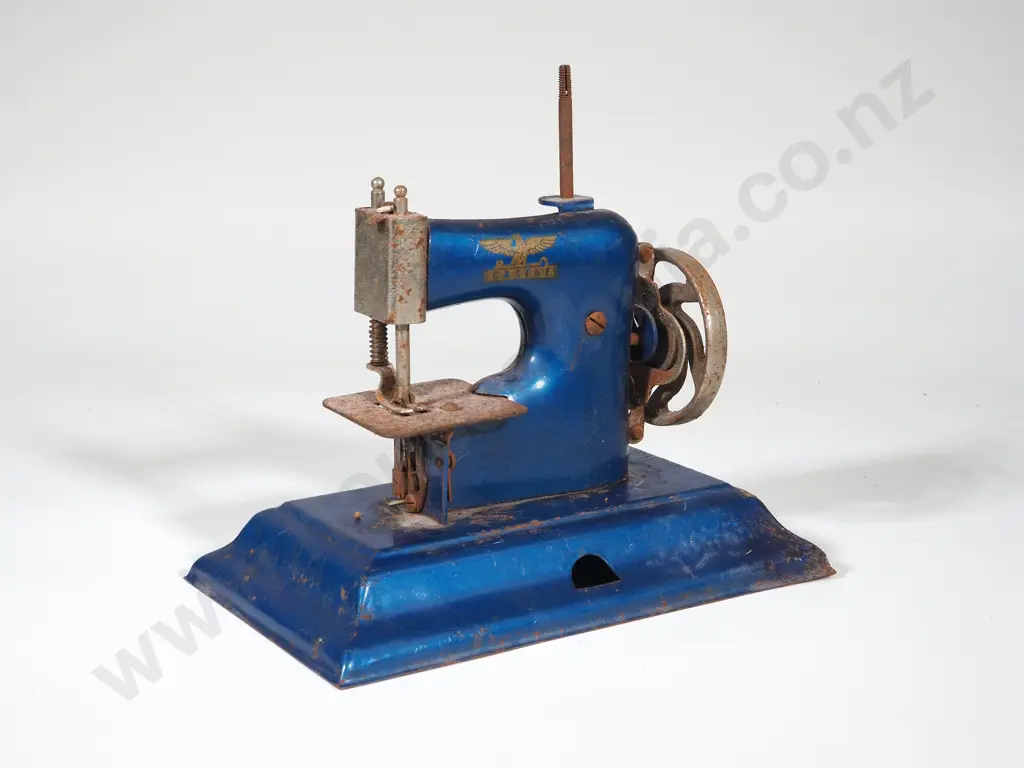 Vintage Royal Blue Childs Hand-Crank West German Sewing Machine A/F Image 1++