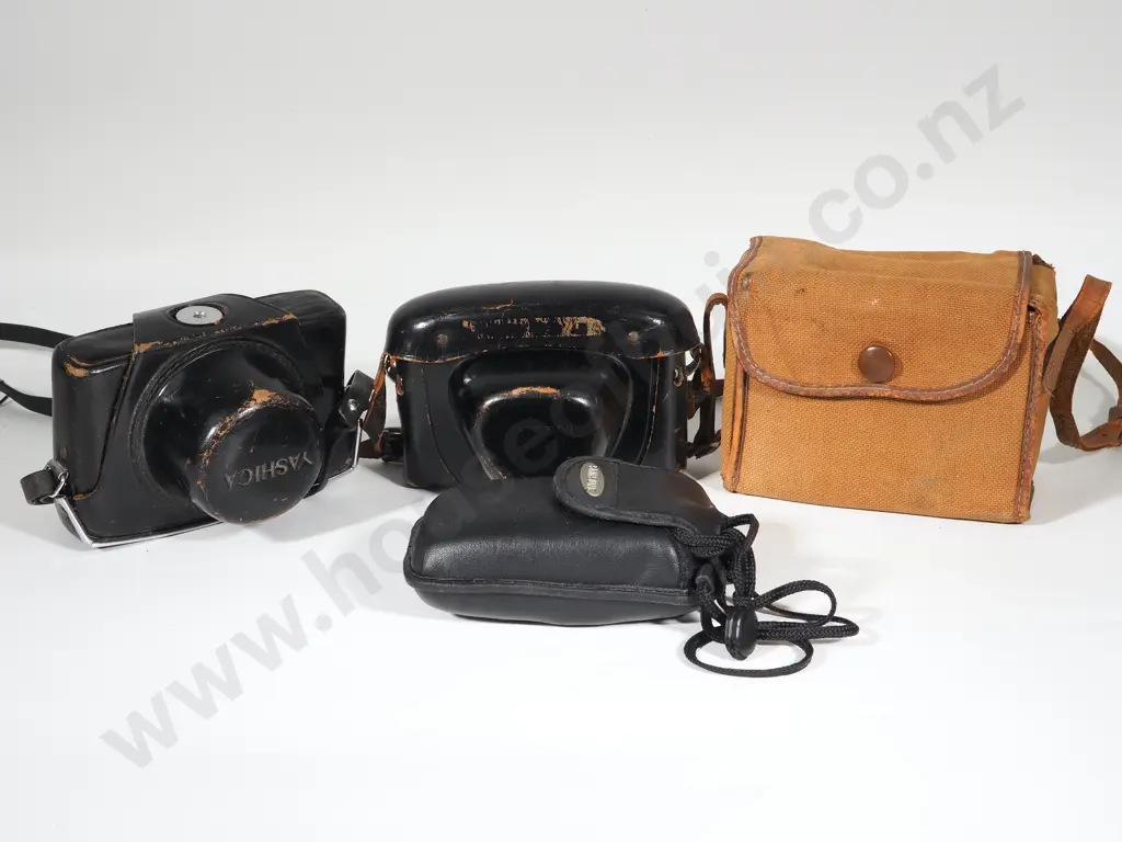 Assorted Lot of Vintage Cameras & a Box Brownie Image 1++