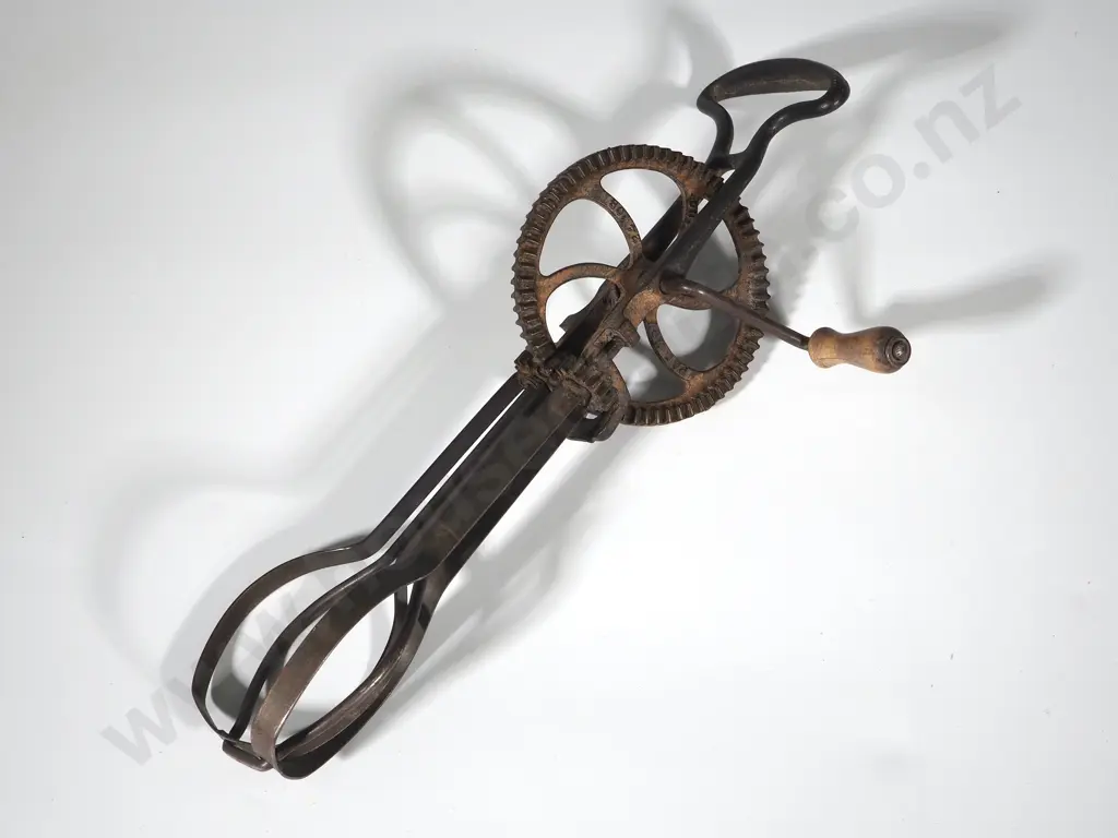 Vintage Kitchen Whisk Image 1++
