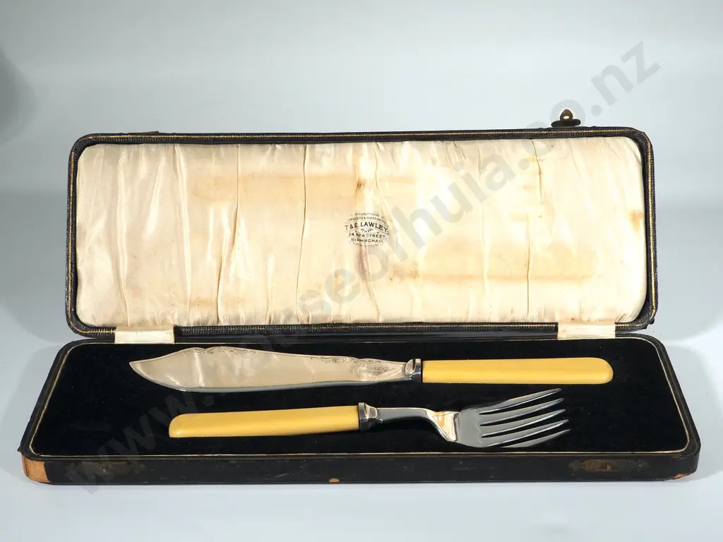 Cased Antique S/P  & Bone Handled Fish Serving Set Image 1++