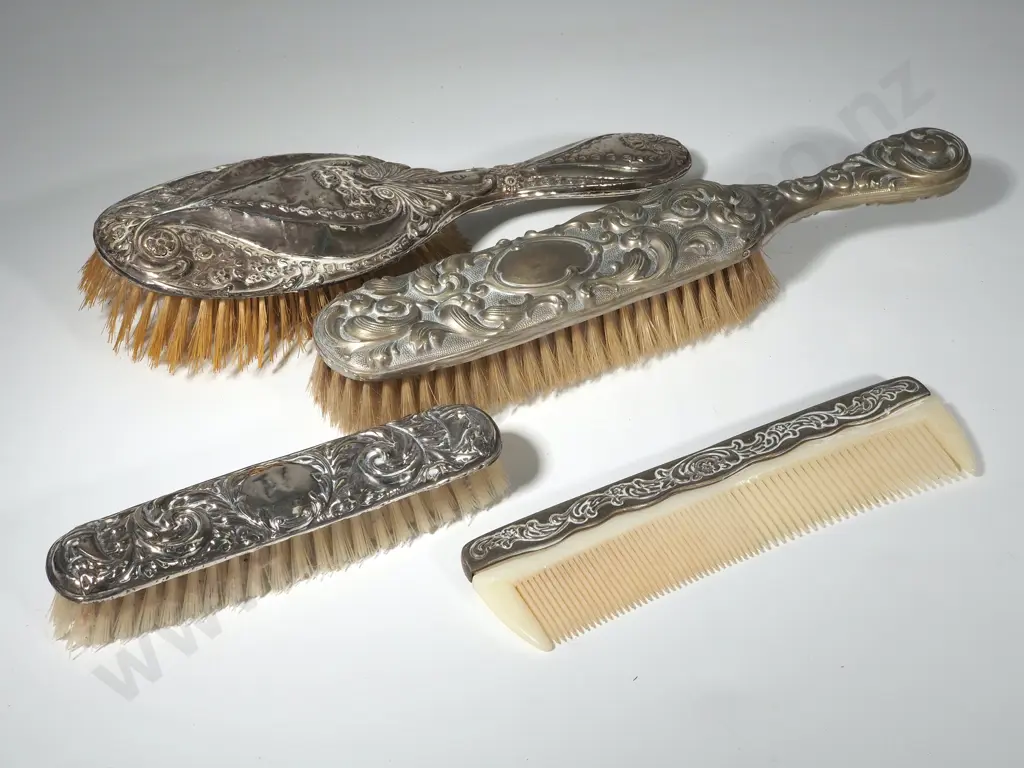 Mixed Lot of Sterling Silver and Plate Dressing Table Accoutrements Image 1++