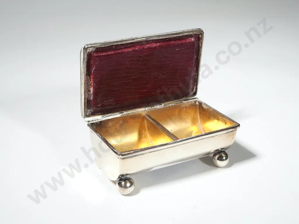 Sterling Silver Stamp Box - Birmingham 1900 Image 1++
