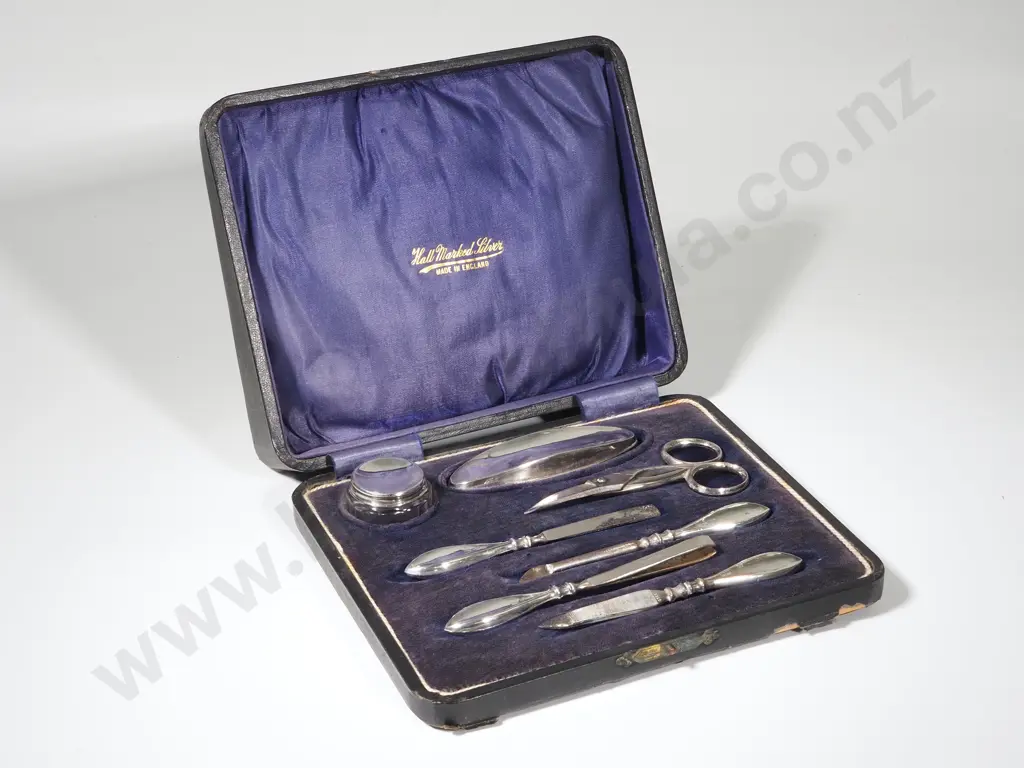 Antique Cased Sterling Silver Manicure Set  Image 1++