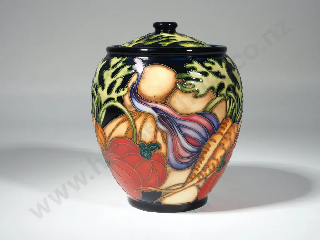 Lidded Moorcroft Ginger Jar" Vege Patch"401/5 2007 Hgt 155mm Image 1++
