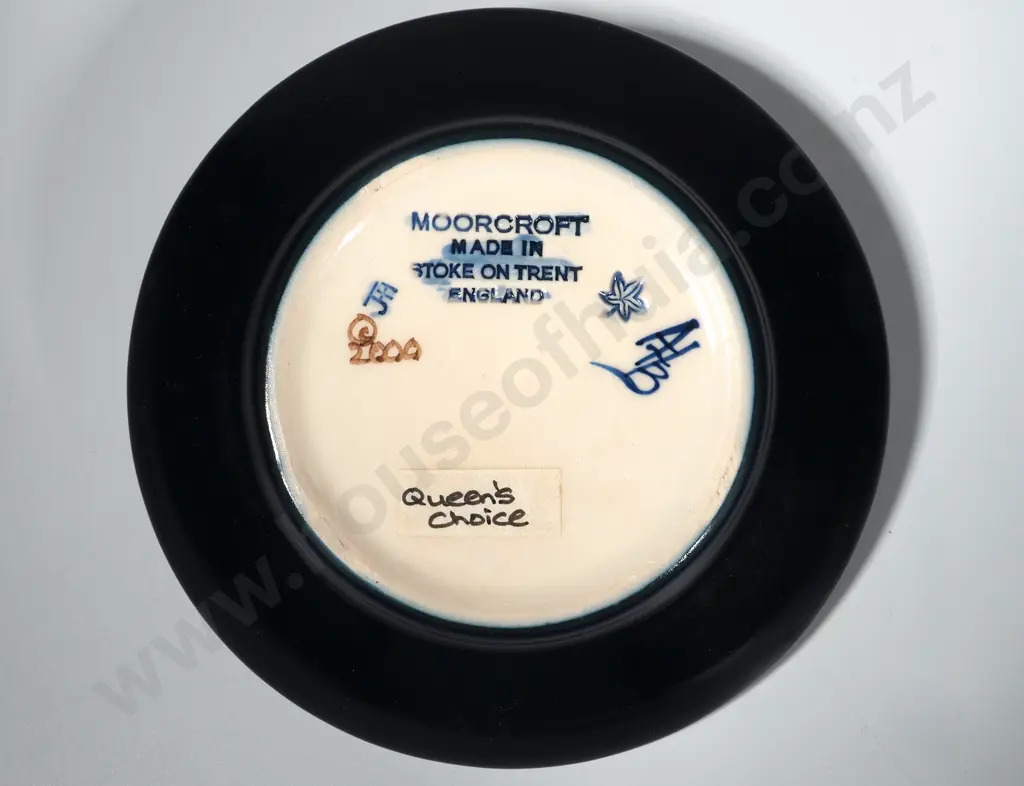 Moorcroft Dish in the "Queen's Choice" Pattern. Diameter 120mm Image 1++