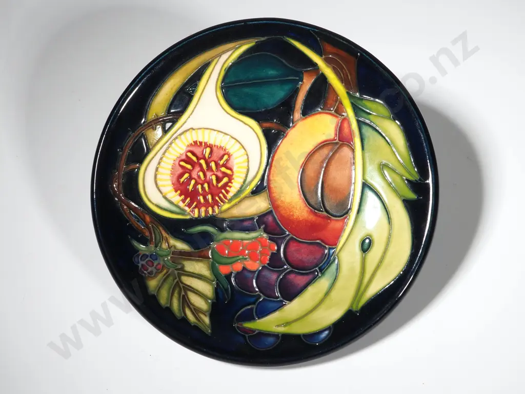 Moorcroft Dish in the "Queen's Choice" Pattern. Diameter 120mm Image 1++
