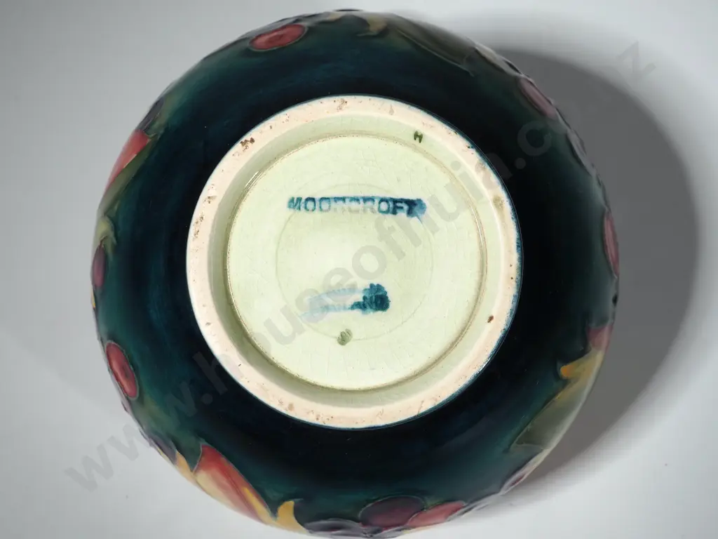 Moorcroft Bowl in the Berry and Leaf Pattern. Diam. 190mm. Blue Signature Image 1++