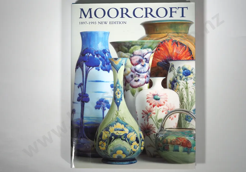 Book "Moorcroft 1897 - 1993 New Edition", Paul Atterbury Image 1++