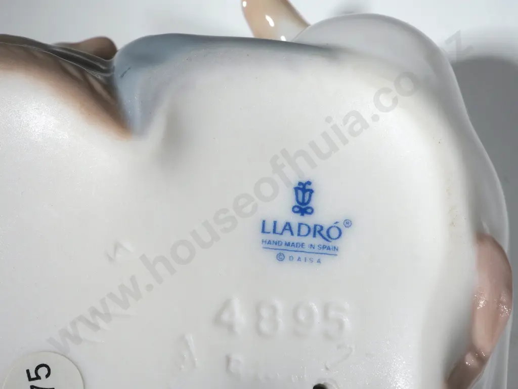 Lladro Figure "Duck with Basket of Ducklings" SJ4895 Image 1++