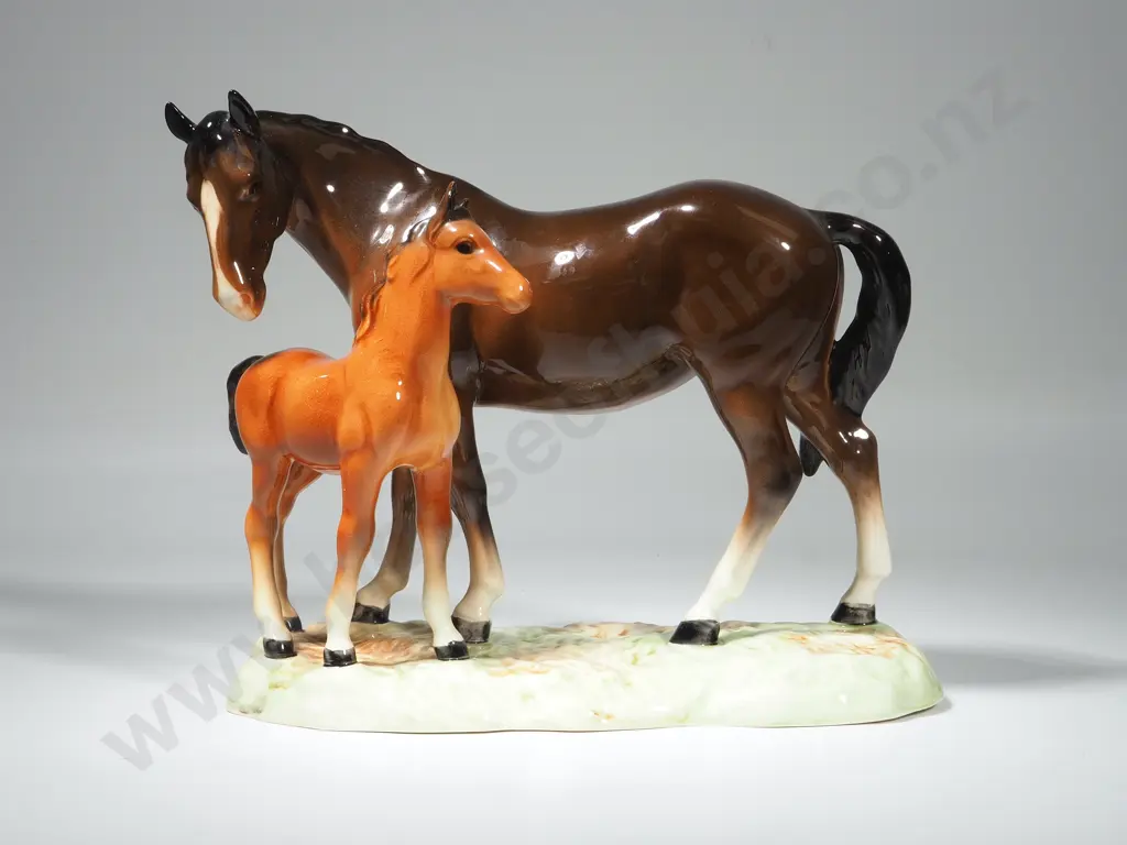 Beswick Model of a Mare and Foal on a Naturalistic Base Image 1++