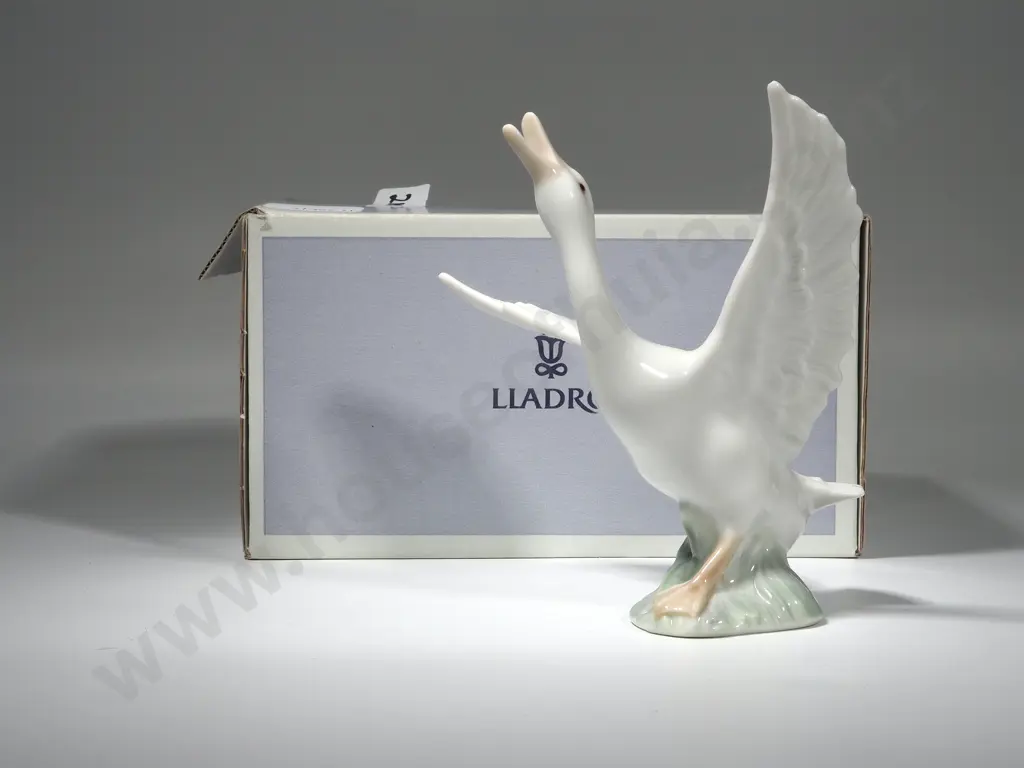 Lladro Figure of a Goose 01263 Image 1++