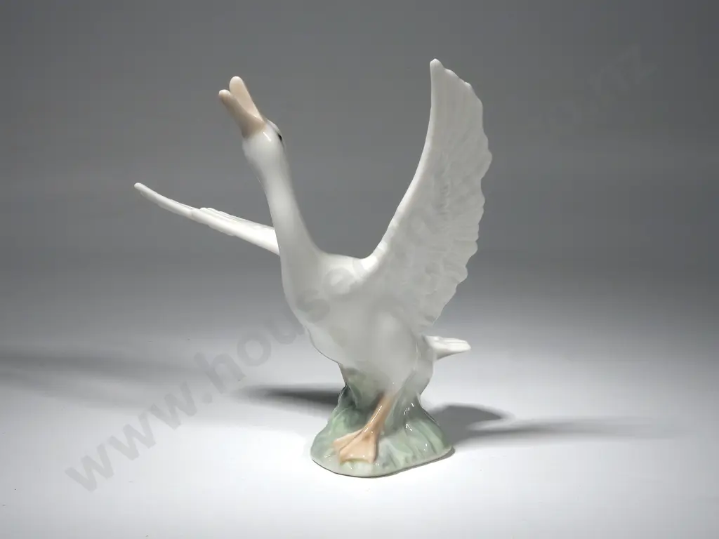Lladro Figure of a Goose 01263 Image 1++