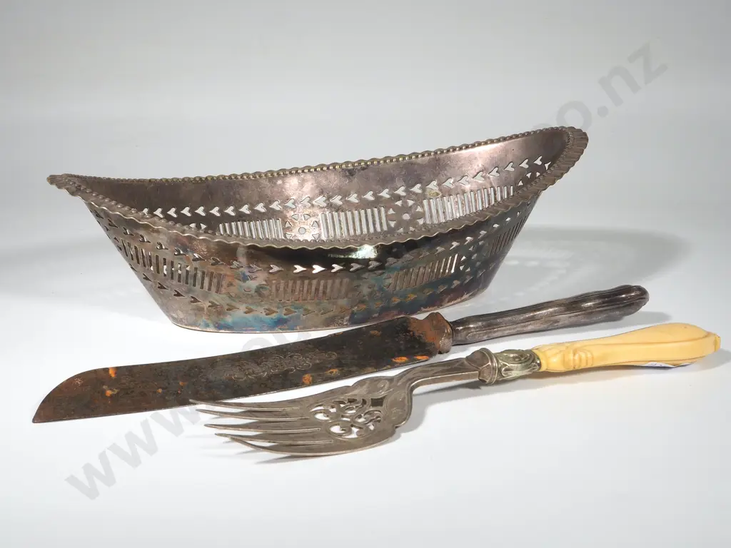 Silver Bread Dish, Bread Knife & Fish Serving Fork Image 1++