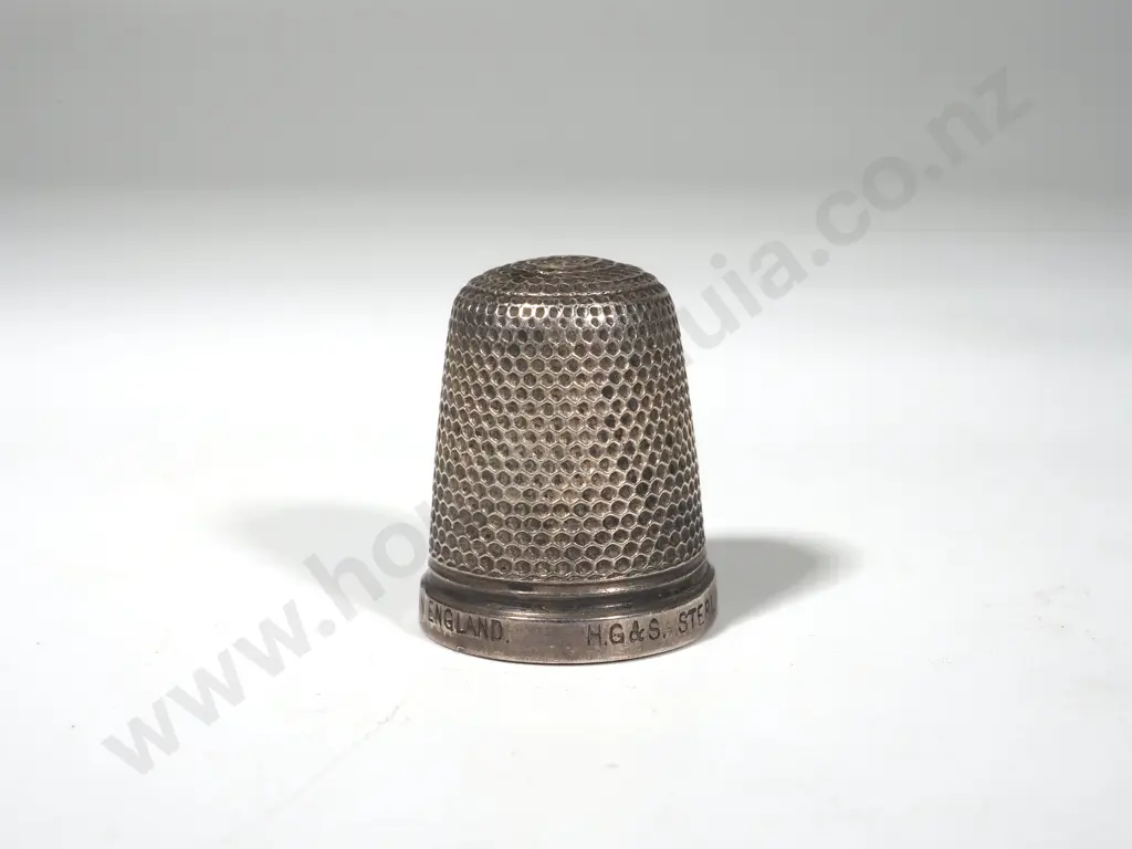 Sterling Silver Thimble - Maker: Henry Griffith & Son - "The Spa" Image 1++