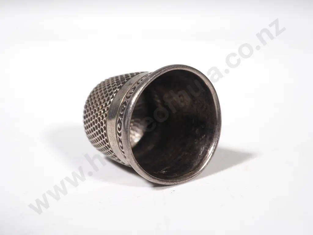 Sterling Silver Thimble - Plain Pattern - Rim Decorated w Scalloped Decoration Image 1++