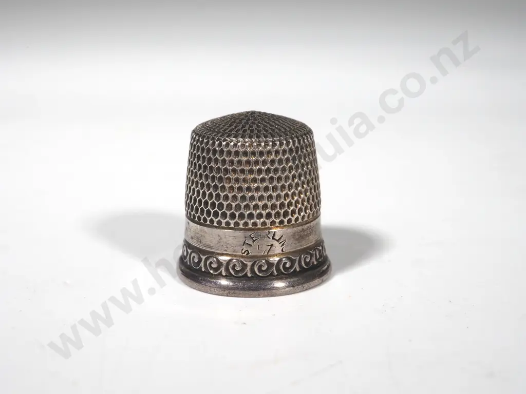 Sterling Silver Thimble - Plain Pattern - Rim Decorated w Scalloped Decoration Image 1++