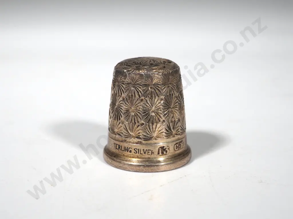 Small Sterling Silver Thimble - Maker: Charles Horner Image 1++