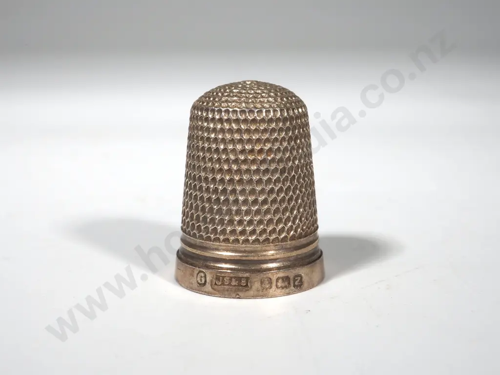 Sterling Silver Thimble Plain Pattern - Hallmarked 1949 Image 1++