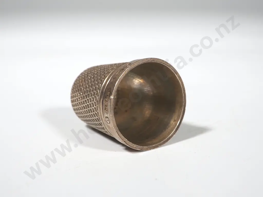 Sterling Silver Thimble Plain Pattern - Hallmarked 1949 Image 1++