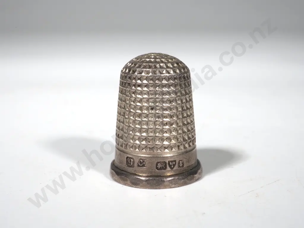Sterling Silver Thimble w Scalloped Rim; Maker - Charles Horner - Chester 1905 Image 1++