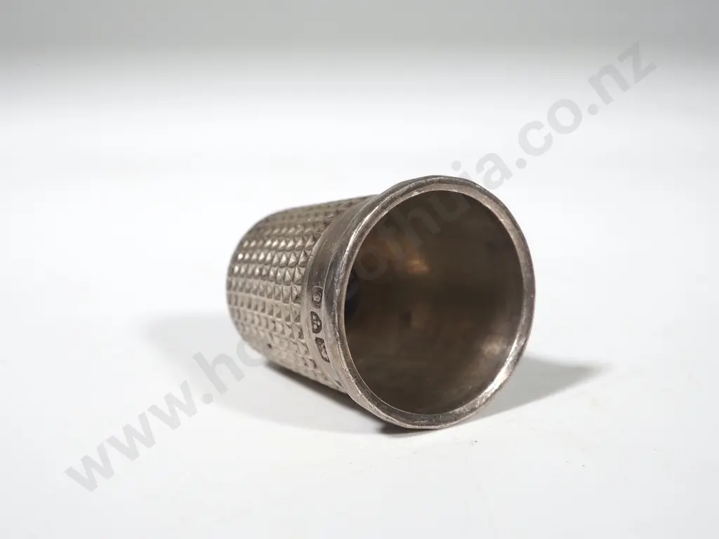 Sterling Silver Thimble w Scalloped Rim; Maker - Charles Horner - Chester 1905 Image 1++