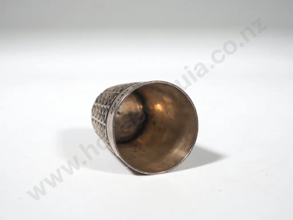Sterling Silver Thimble - Maker: Charles Horner - Chester 1923 Image 1++