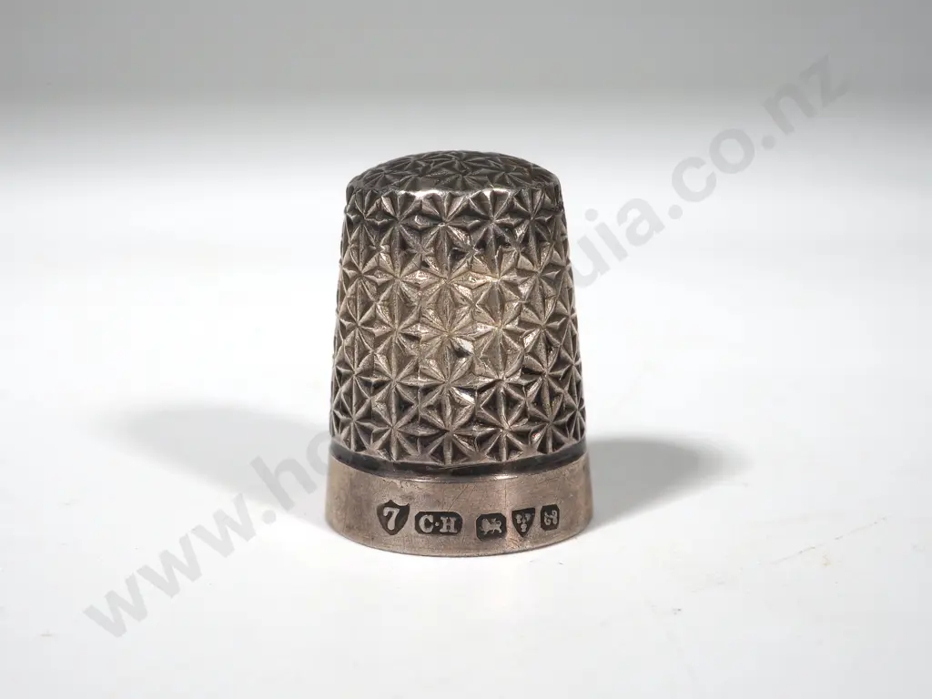Sterling Silver Thimble - Maker: Charles Horner - Chester 1923 Image 1++