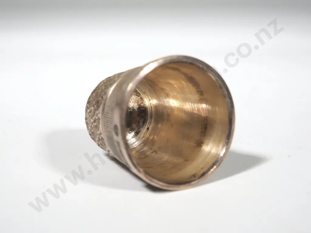 Sterling Silver Thimble - Maker: Henry Griffiths & Sons - Birmingham 1952 Image 1++