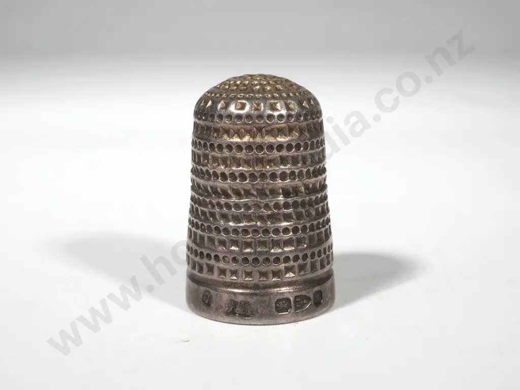 Sterling Silver Thimble Marked O&P - Chester 1895 Image 1++