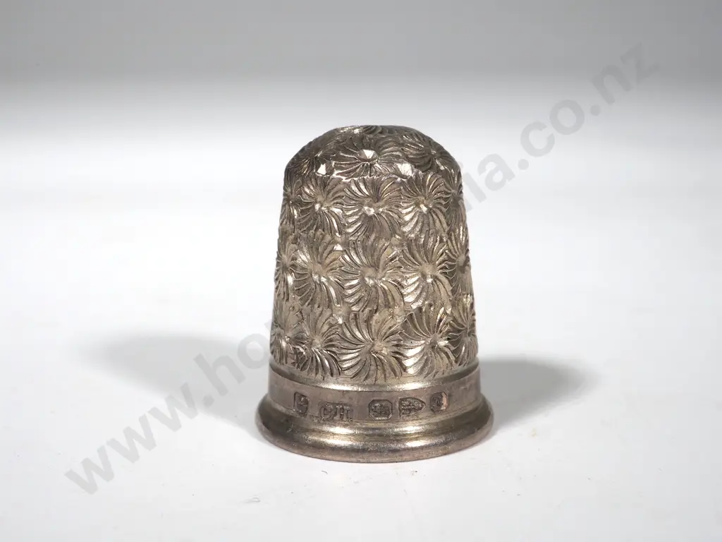 Sterling Silver Thimble - Maker: Charles Horner - Chester 1895 Image 1++
