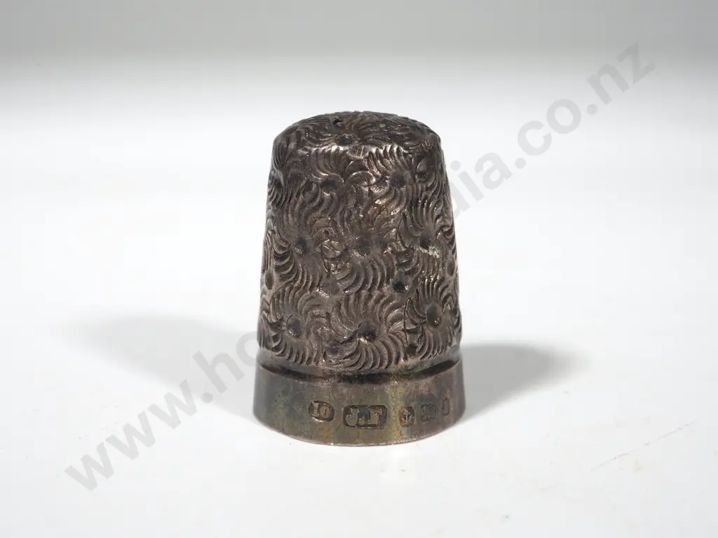 Sterling Silver Thimble - Maker: James Fenton - Birmingham 1910 Image 1++