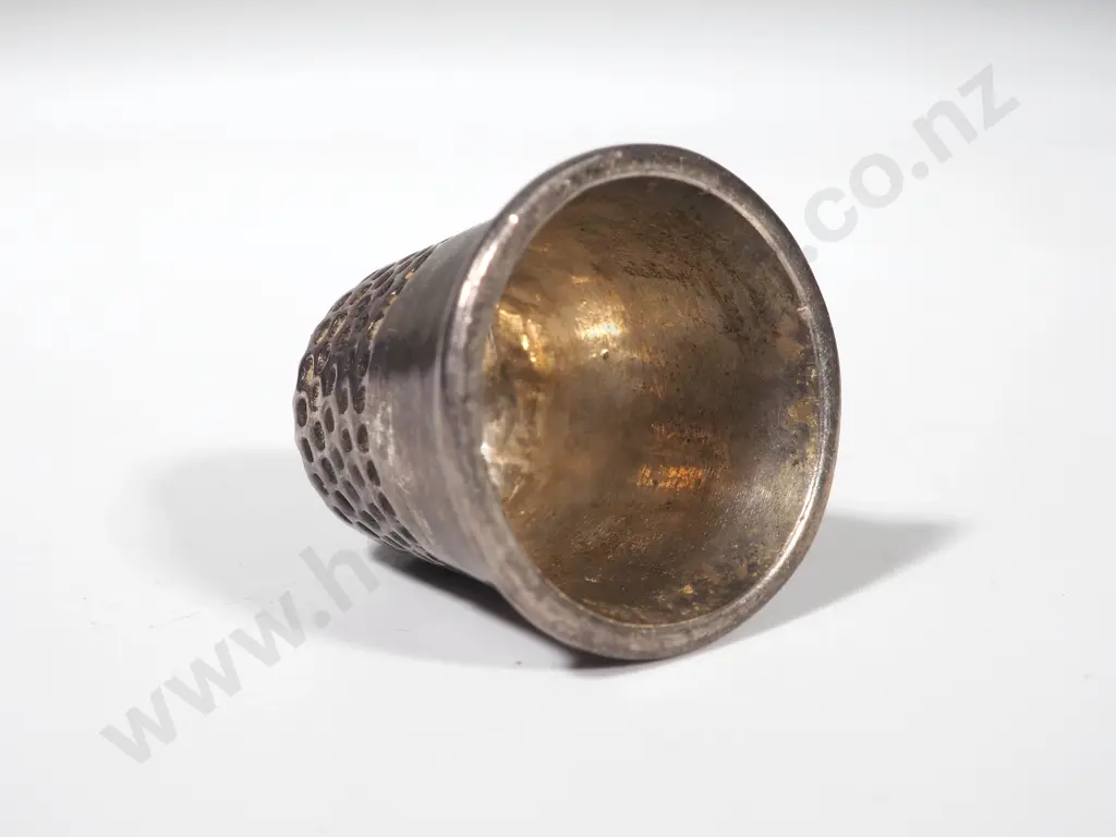 Sterling Silver Thimble: Maker:  LJ & CO - London 1979 Image 1++