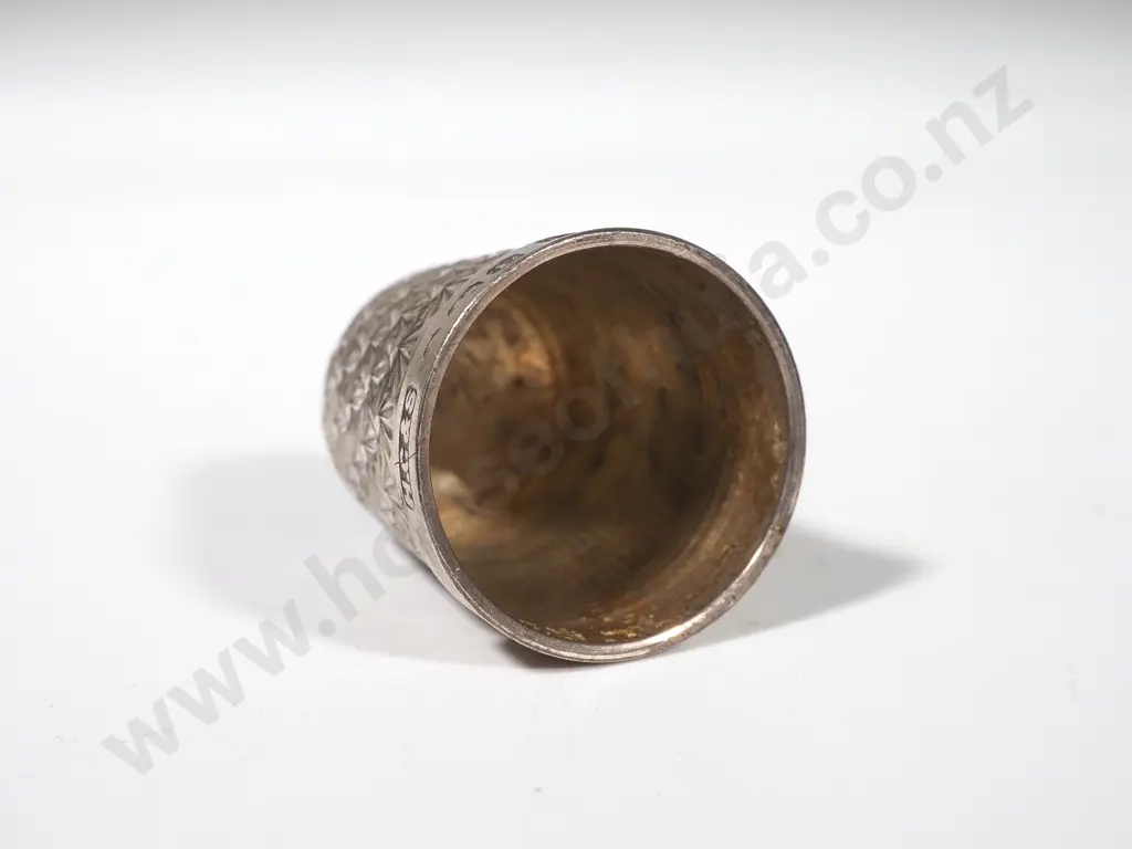 Sterling Silver Thimble - Maker: Henry Griffith & Sons - Birmingham 1929 Image 1++