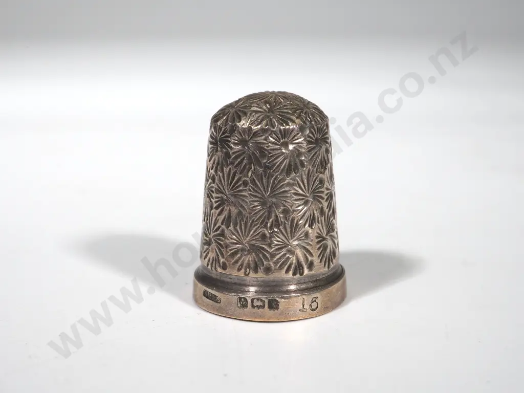 Sterling Silver Thimble: Henry Griffith & Sons - Birmingham 1918 Image 1++