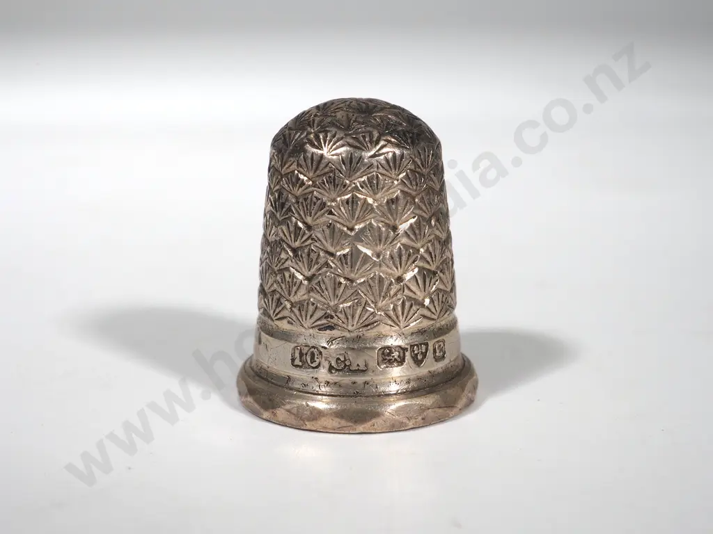 Sterling Silver Thimble: Charles Horner - Chester 1932 Image 1++