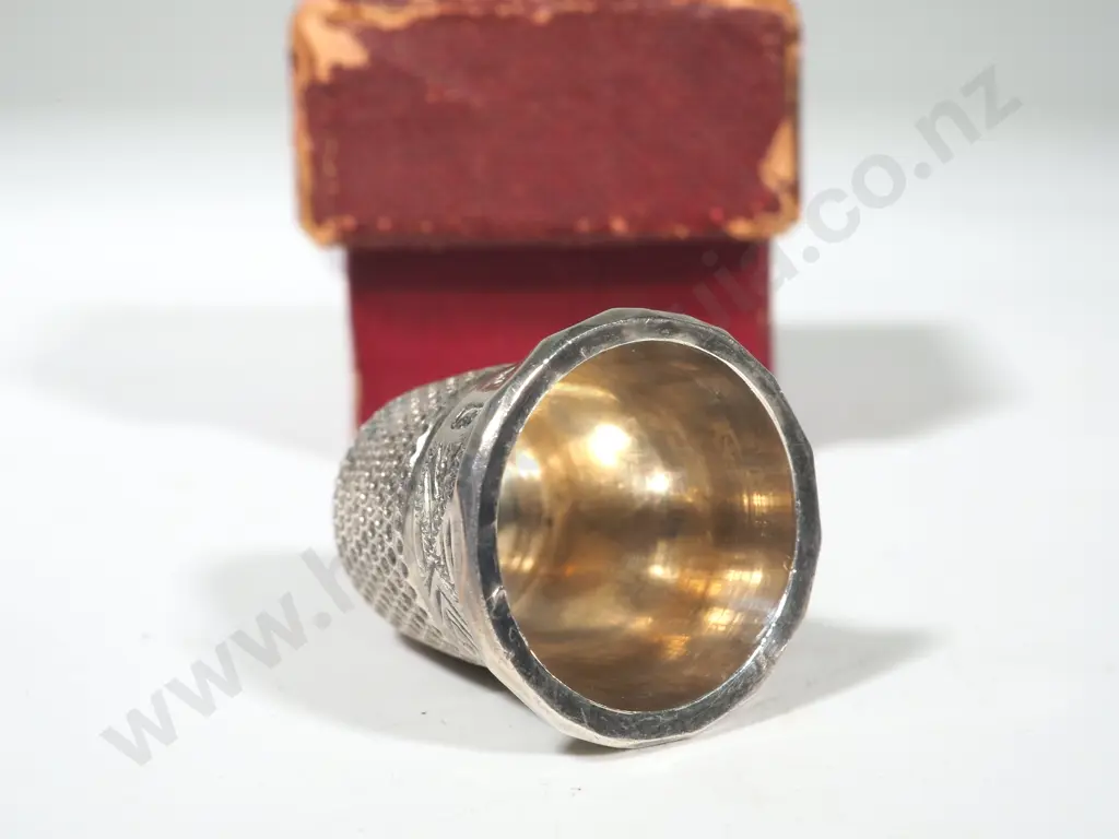 Sterling Silver Thimble in Original Box - Maker: CM. Birm marked 1900 Image 1++