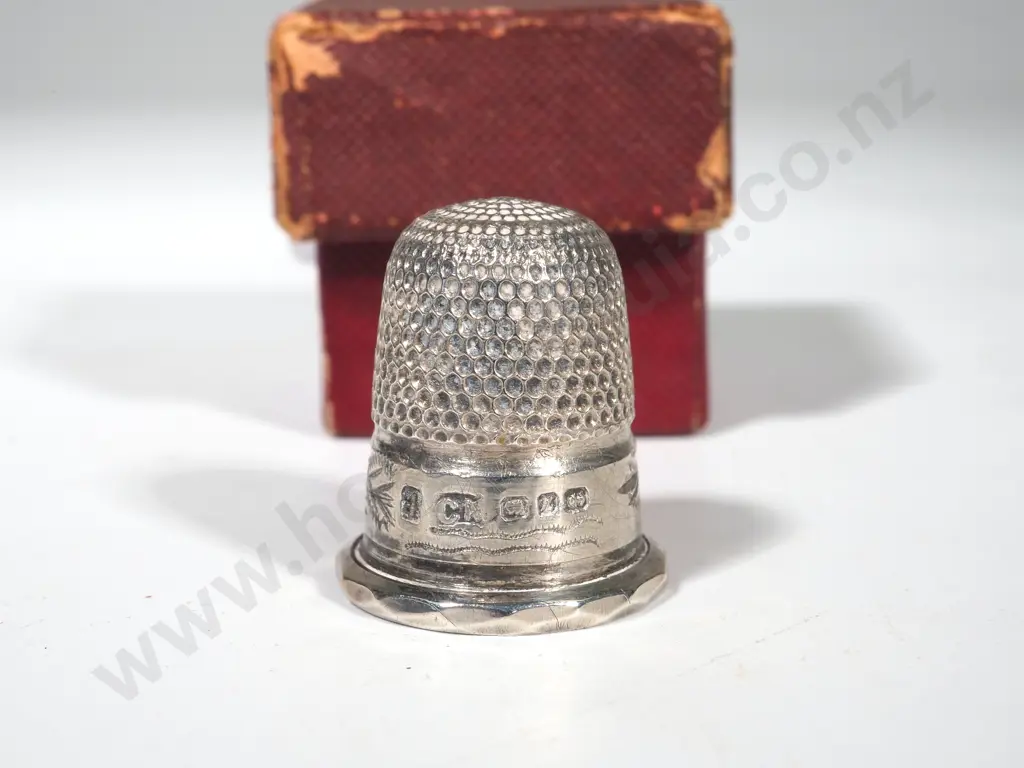 Sterling Silver Thimble in Original Box - Maker: CM. Birm marked 1900 Image 1++