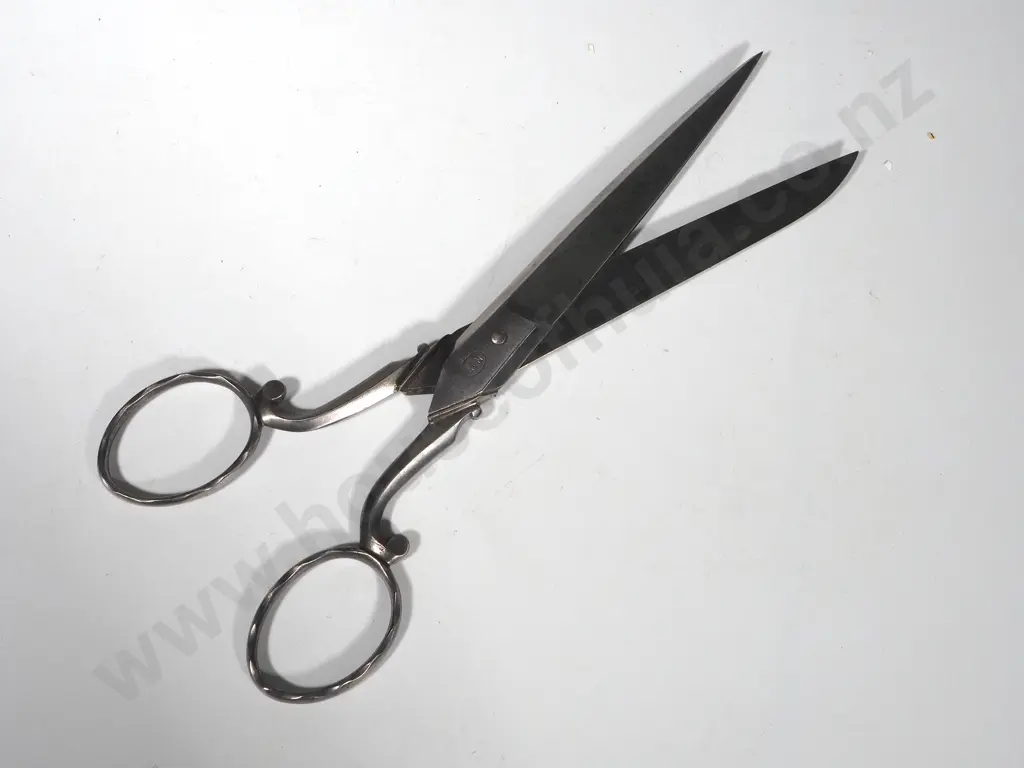 Antique Steel No. 7 Scissors - Maison C. Boland Image 1++