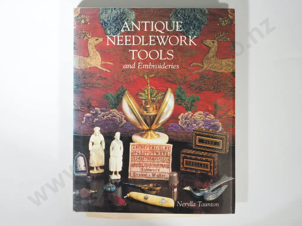Book: Antique Needlework Tools & Embroideries, Antique Collectors Club Image 1++