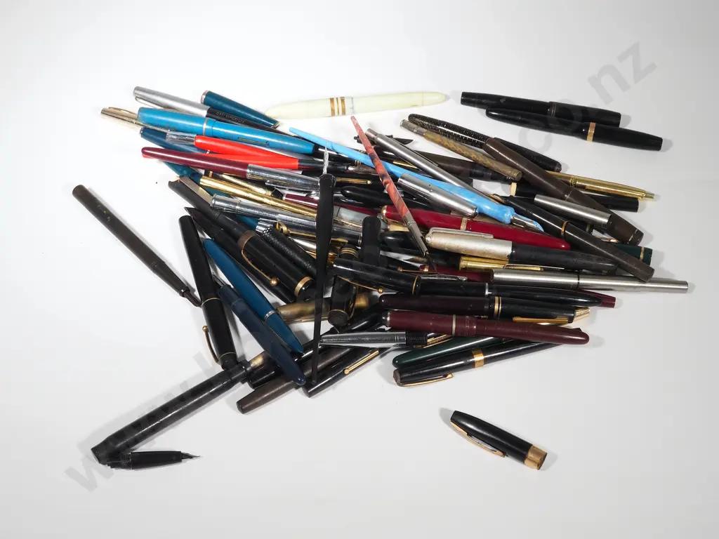 Very Large Lot of Assorted Pens Image 1++