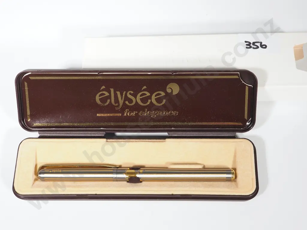 One Boxed Silver Élysée Fountain Pen Image 1++