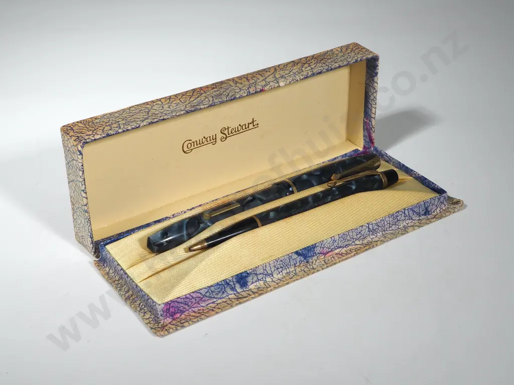 One Vintage Cased Conway Stewart Pen & Pencil Image 1++