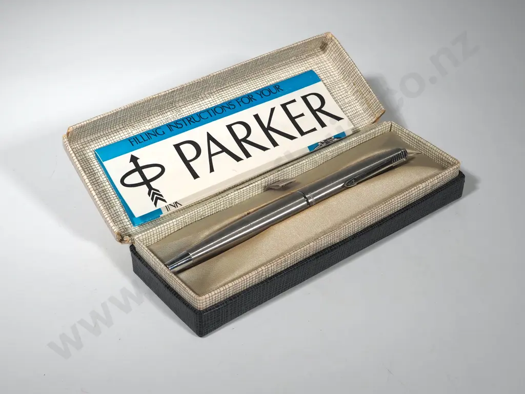 One Vintage Cased Parker Pen Image 1++