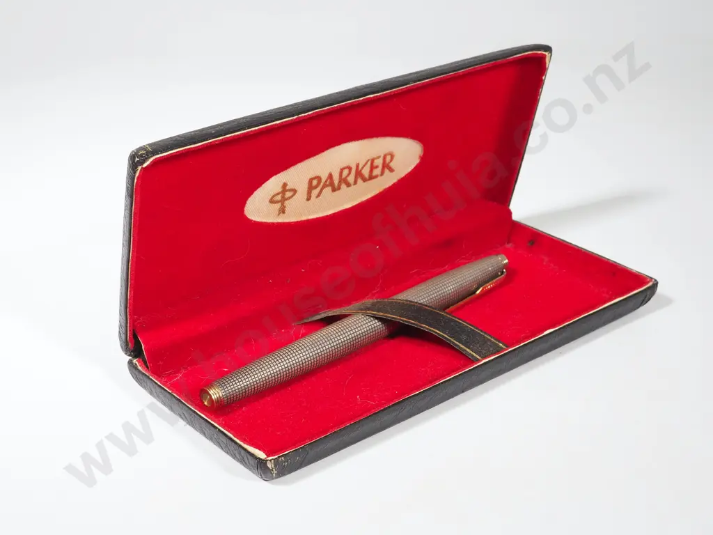 One Vintage Cased Parker Fountain Pen Image 1++