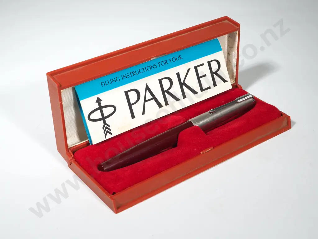 One Vintage Cased Parker Fountain Pen Image 1++