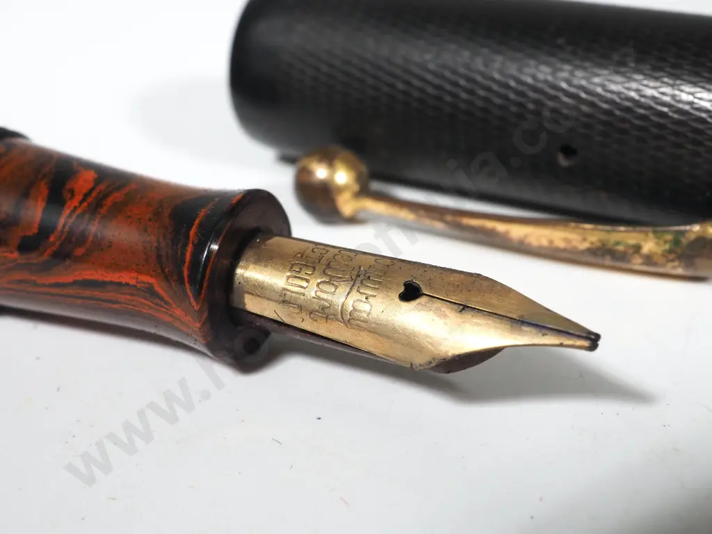 One Unboxed Vintage Bakelite Conway Stewart Fountain Pen w 14ct Gold Nib Image 1++