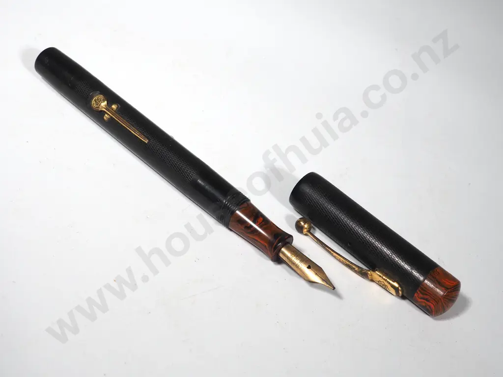 One Unboxed Vintage Bakelite Conway Stewart Fountain Pen w 14ct Gold Nib Image 1++