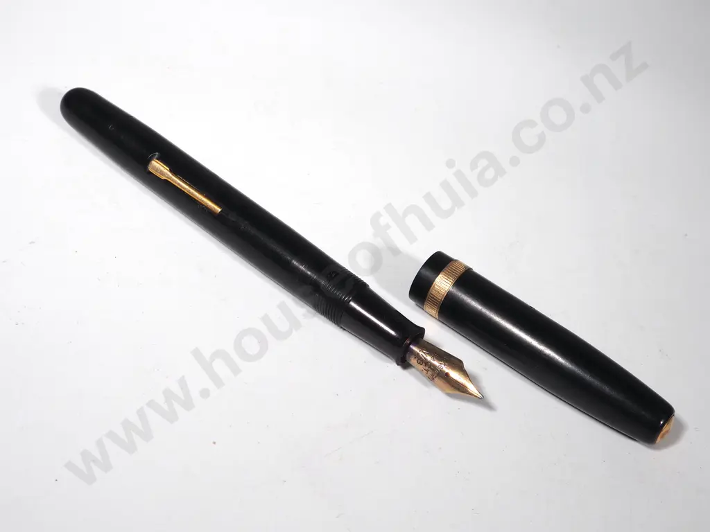One Unboxed Vintage Biro Pen w Cap Clasp marked TCR Image 1++