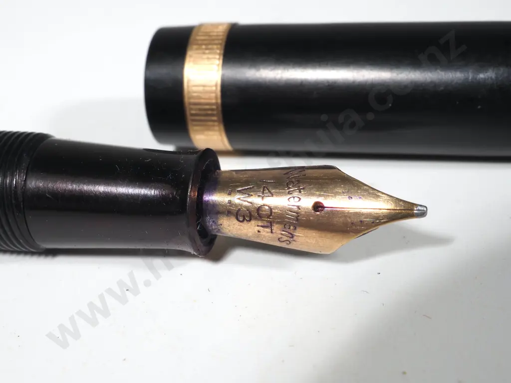 One Unboxed Vintage Biro Pen w Cap Clasp marked TCR Image 1++
